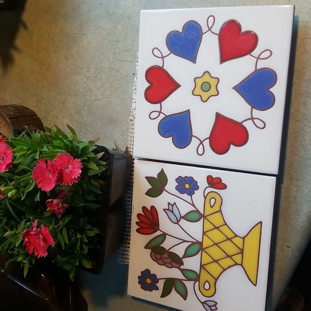 LOVELY PAIR OF VTG.BESHEER ART TILES~NEW HAMPSHIRE. MINT CONDITION. HANG/TRIVET